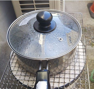 豆炭でお湯を沸かす
