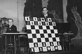 Alekhine y Koltanowski en una exhibición de partidas de ajedrez a ciegas