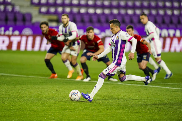 Orellana transforma el penalti en el segundo gol del Valladolid. REAL VALLADOLID C. F. 3 CLUB ATLÉTICO OSASUNA 2. 11/12/2020. Campeonato de Liga de 1ª División, jornada 13. Valladolid, estadio José Zorrilla.