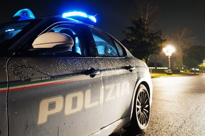 Sorpreso all’interno di un’attività commerciale mentre sottraeva della merce: arrestato 