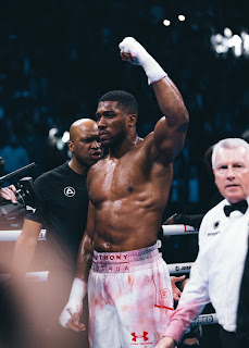 Anthony Joshua raises his hand in celebration after clinching a unanimous points win over Jermaine Franklin at the O2 Arena in London, England, on Saturday 1 April, 2023