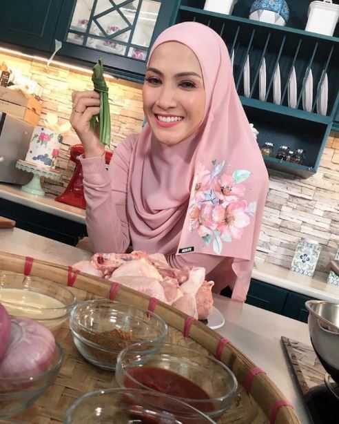 10 Selebriti Wanita Mula Berhijab Tahun 2016