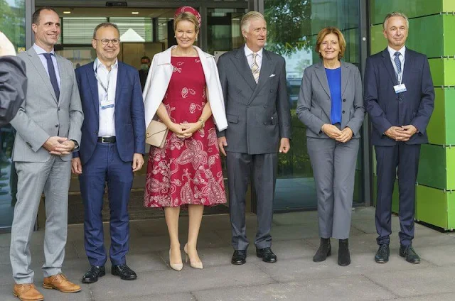 Queen Mathilde wore a Josie wine red bespoke midi dress by Natan. The state chancellery by Prime Minister Malu Dreyer