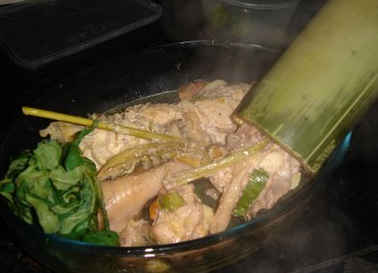 Sarawak Tradisional Food: Chicken Pansoh (Bamboo Steam)