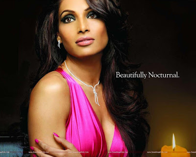 Item Girl Bipasha Basu Wallpaper