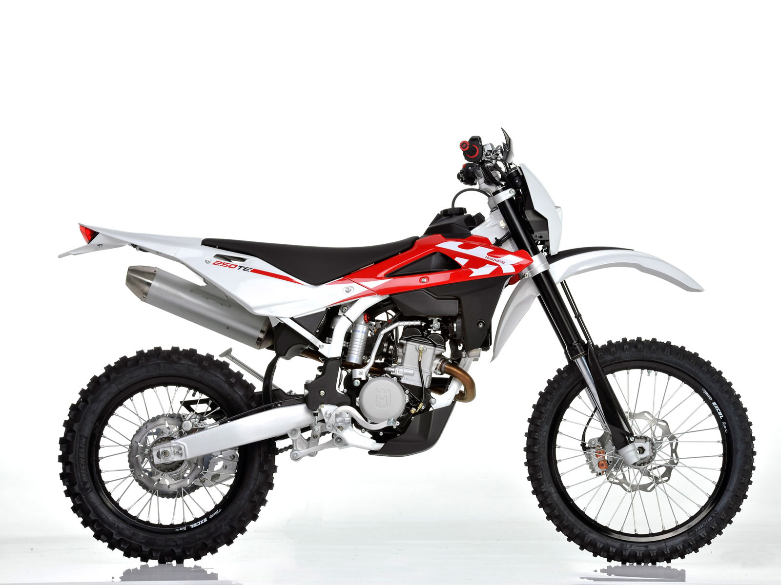 For the enduro version the most important changes concern chassis ...