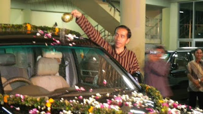PA 212: Rezim Jokowi Kampanye Kemusyrikan, Dari Mandikan Mobil Esemka sampai Pawang Hujan