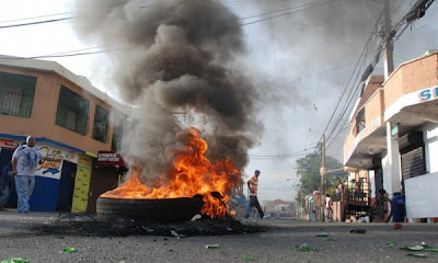 Resultado de imagen para Incendian neumáticos en Pedro Brand en protesta por apagones