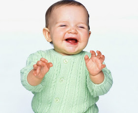 Photo d'un bébé qui rie