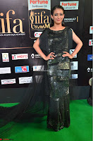 Akshara Haasan in Shining Gown at IIFA Utsavam Awards 2017  Day 2 at  25.JPG