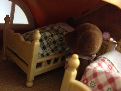 Sylvanian Families Bedroom Highfields Farm Hunter-Smyth Chocolate Labrador Family