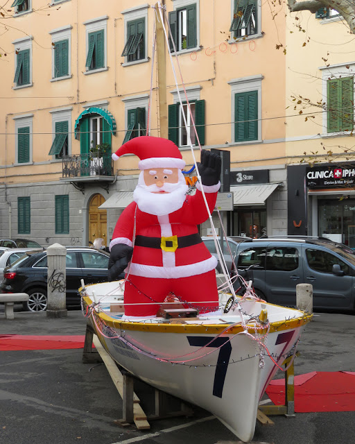 The Gozz'Albero or Santa on a gozzetta of the Ovo Sodo, in Piazza Venti Settembre, Livorno