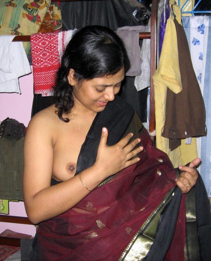 Indian Aunty Seducing nude Pictures