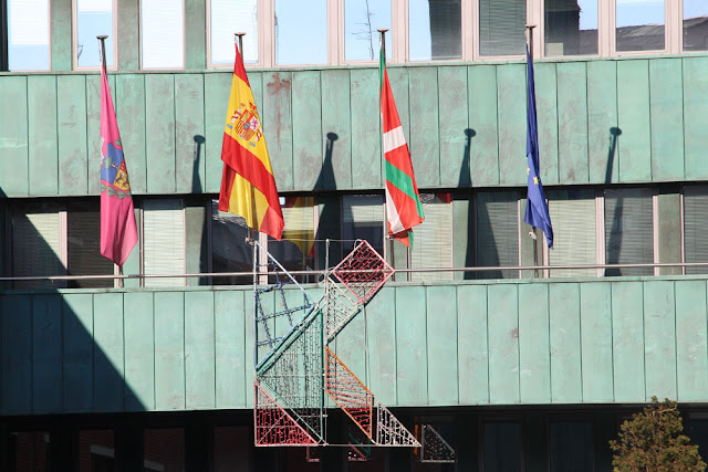 Banderas en el balcón del Ayuntamiento