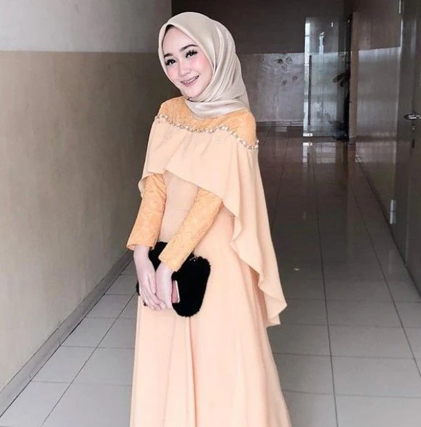 50 Inspirasi Model Gamis Brokat Kombinasi Sifon Terbaru