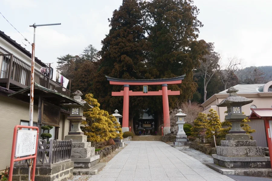 河口浅間神社（山梨）の参道と鳥居