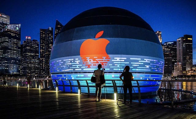 This Giant Orb is the World’s First Floating Apple Store on this Planet