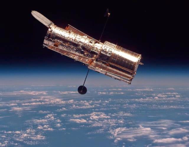 Suburban spaceman: NASA Hubble Space Telescope (HST) facing retirement