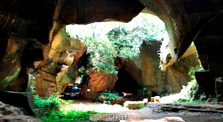 lorong-lorong membentuk gua di bukit kapur jaddih