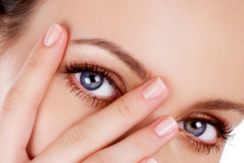 Make-up Tips for Girls with Eyeglasses