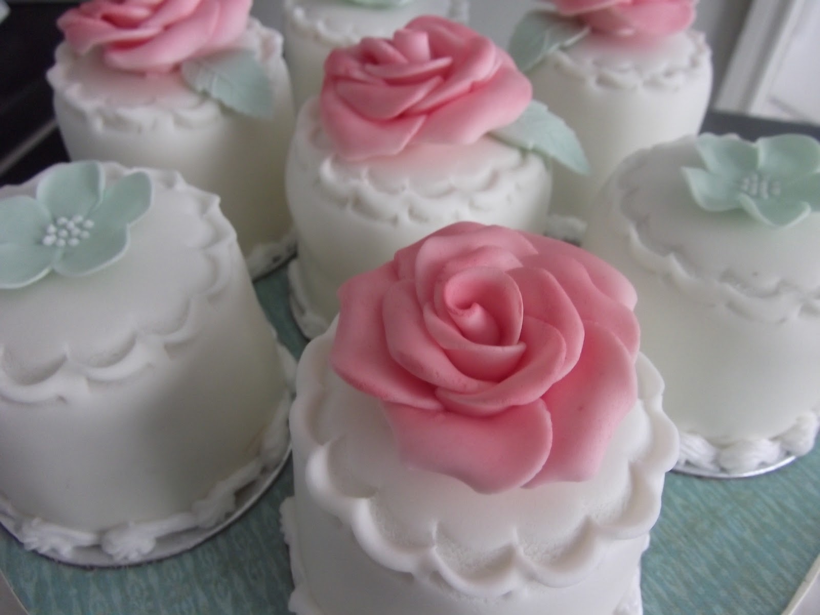 mini wedding cakes