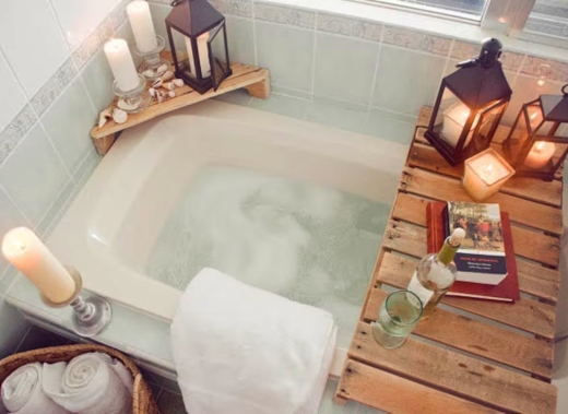 15 DIY Bathtub Tray Ideas for a Relaxing Soak - The Handyman's Daughter