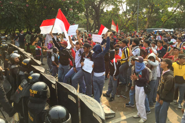 Pelajar STM Bogor Longmarch dari Stasiun Tanah Abang ke DPR