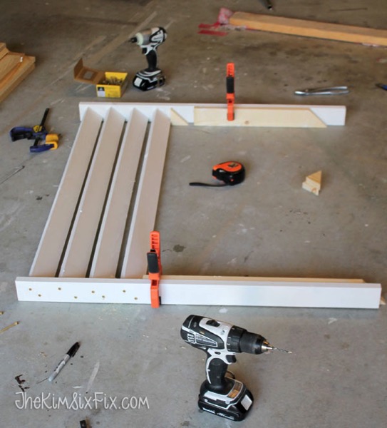 Assembling louvered sceen