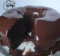 Esta receita de bolo nega maluca é bolo de chocolate com calda de chocolate... Hummmmm!!!