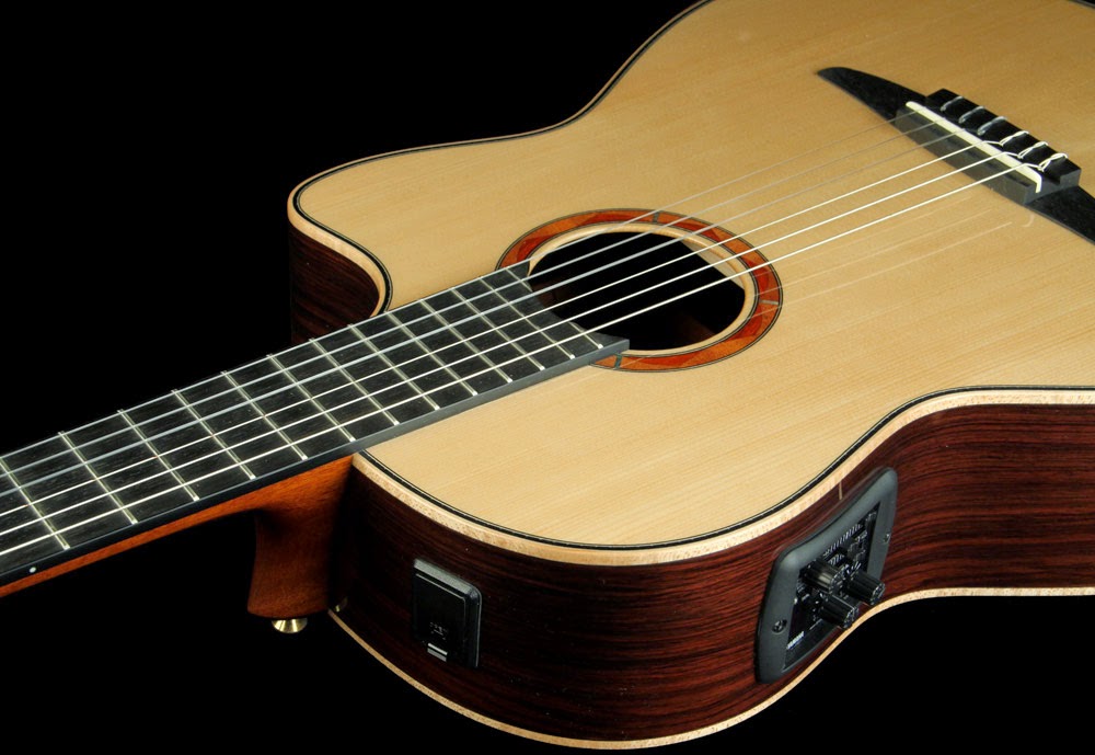  Harga  Gitar  Akustik Yamaha  Kelas Menengah Belajar Gitar  