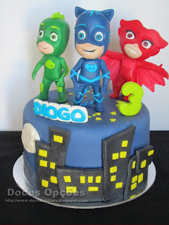 Bolo de aniversário com os PJ Masks