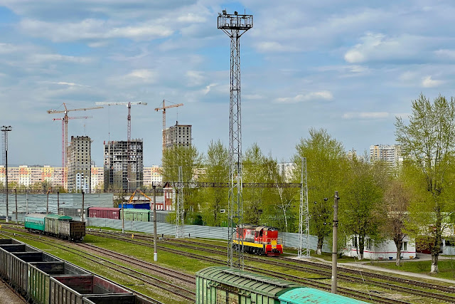 железнодорожная станция Бескудниково, Путевой проезд, строящийся жилой комплекс «Светлый мир "В стремлении к свету..."»