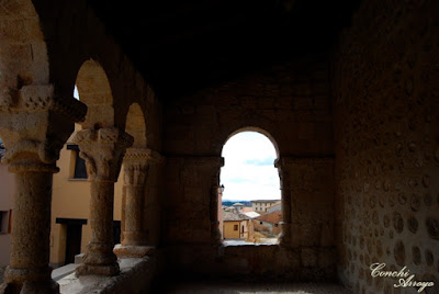 Galeria porticada en San Miguel, la primera realizada en un templo de estilo románico.