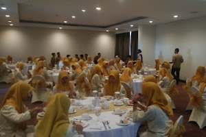50 Siswa Didampingi Kepala Kejuruan Ikuti Pelatihan Table Manner dengan Hotel Aston Purwokerto