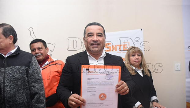 Abelardo registró "planilla de unidad" en busca de dirigencia del SNTE Tamaulipas