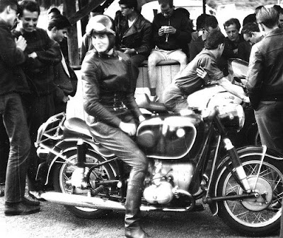 Bike Racers on Women Motorcyclists      Triumph Forum  Triumph Rat Motorcycle Forums