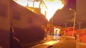 Voraz incendio consumió 16 viviendas en cerro San Roque de Valparaíso
