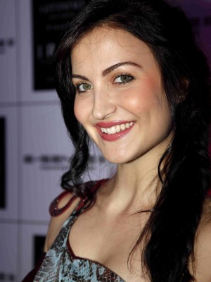 Elli Avram Hairstyles