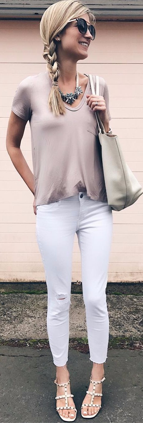 When you can't live without nudes. Mix of pastels: top + jeans 