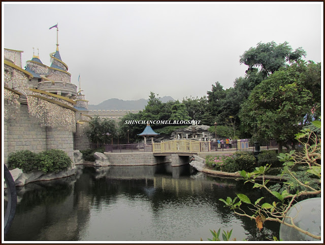 gambar disneyland hong kong istana castle