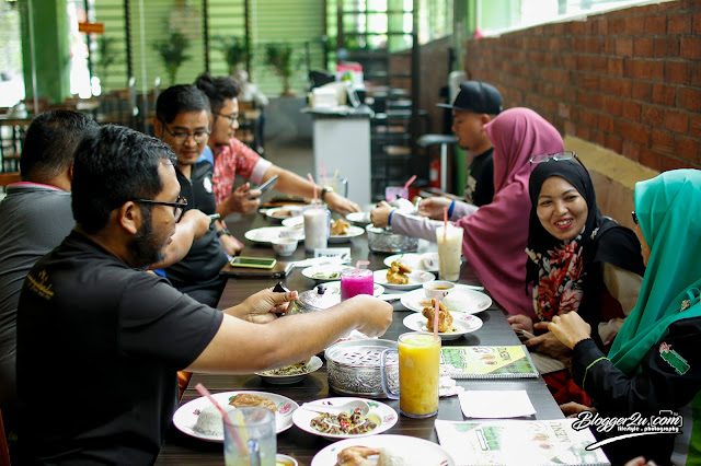 Team Projek Travel Menjamu Selera Tak ingat dunia