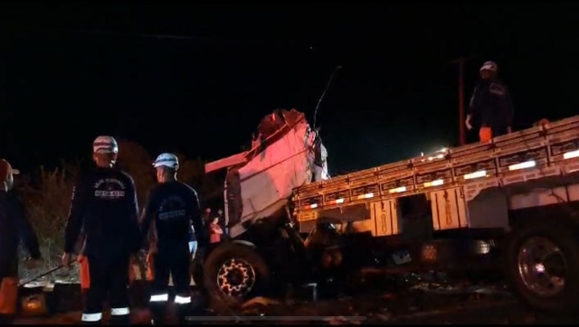 Grave acidente com micro-ônibus de Jacobina deixa 24 mortos na BR 324 próximo as cidades de Gavião e Nova Fátima