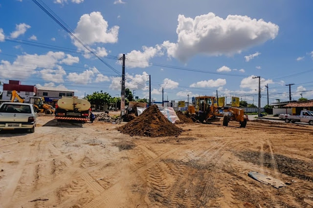 Cícero Lucena vistoria obras da nova rotatória do Campo do Santos, no Geisel