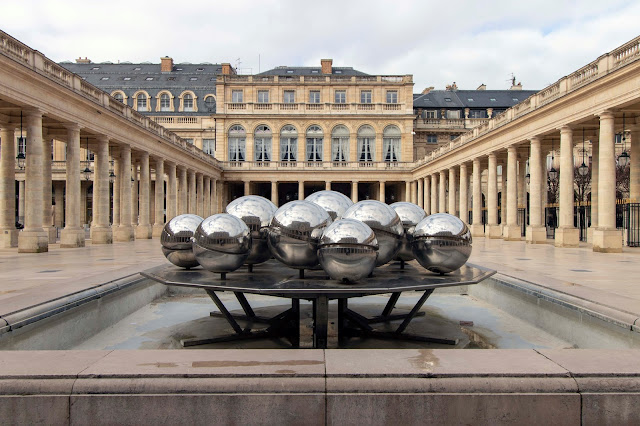 La Fontaine des Spheres -made up of steel balls