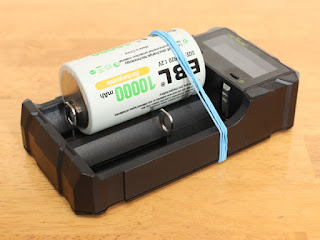 KEYNICE 急速 電池充電器 18650 充電器 単3 単4 ニッケル水素 ニカド電池 リチウム電池対応 LCD付き 2種類電池同時充電可能 USB出力機能付き 日本語取扱説明書付き 単1充電池の充電