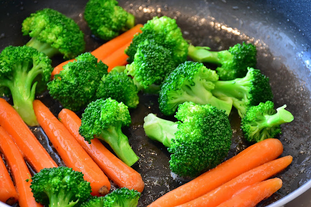 Carrots and broccoli in pan image by RitaE