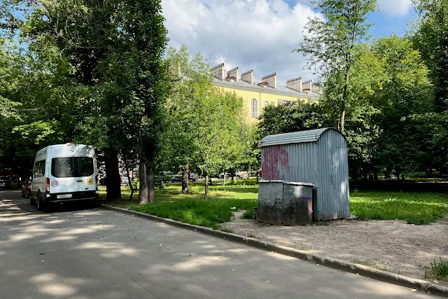 Мытищи, Олимпийский проспект, дворы, аллея Ветеранов, жилой дом 1932 года постройки