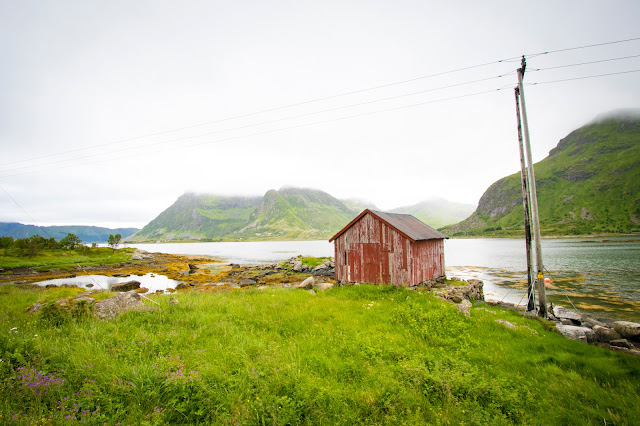 Paesaggio con casa rossa-Isole Lofoten