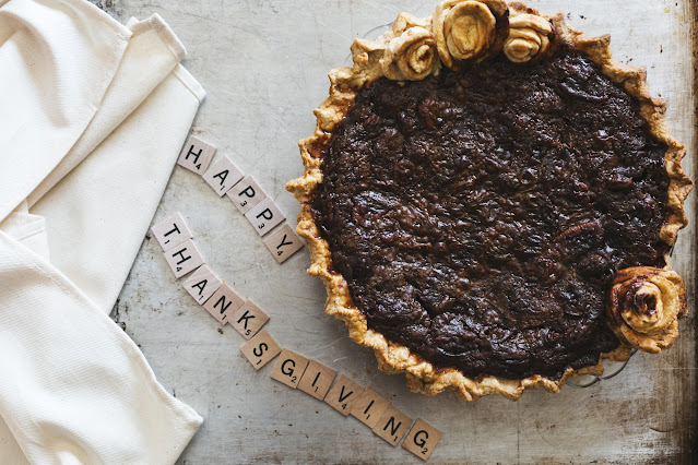 Thanksgiving Pie with wooden letters "Happy Thanksgiving"