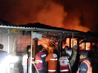 Berita informasi - Barang dagangan Telah Ludes, Ini Jeritan dari Korban Kebakaran Pasar Benpas.